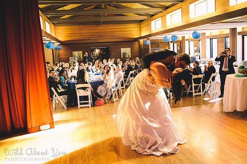 Touching Moments: The Magical First Dance Hand in Hand ❤️にて紹介している画像