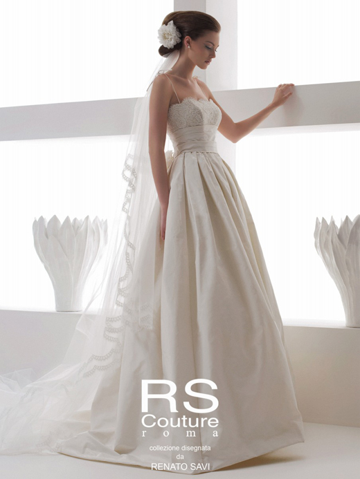 The Allure of 'R.E. Couture': A Romantic Italian Dress Brand Featuring Beautiful Lace♡にて紹介している画像