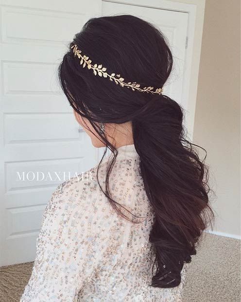 "Achieve a Chic Overseas Bride Look: A Collection of Bridal Hair Arrangements Featuring the Classic 'Ponytail'♡"にて紹介している画像