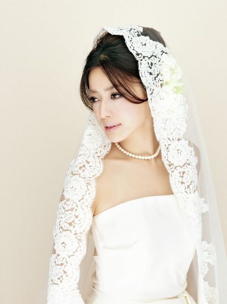 "Magical Veils: Discover the Perfect Veil for Your Face Shape and Become the Cutest Bride in the World ♡"にて紹介している画像