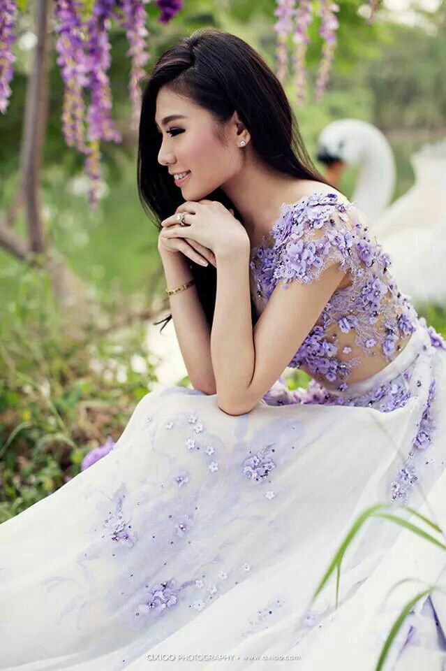 花嫁もブライズメイドも♡ラプンツェルみたいなラベンダーカラーが可愛いドレスをあつめましたにて紹介している画像