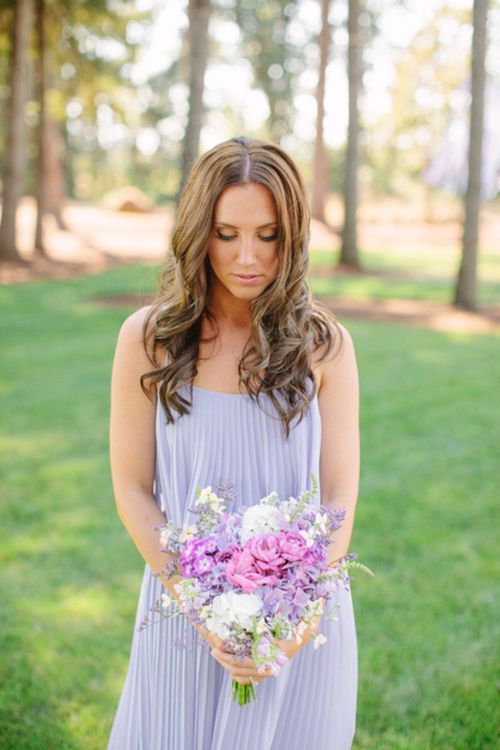 花嫁もブライズメイドも♡ラプンツェルみたいなラベンダーカラーが可愛いドレスをあつめましたにて紹介している画像