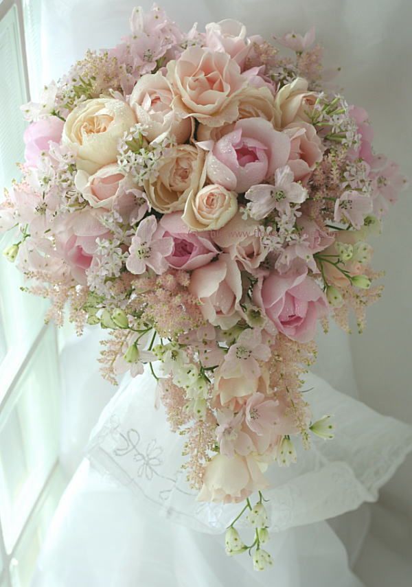 Perfect Bouquets for Your Wedding: A Curated Collection by Silhouette ✳︎にて紹介している画像