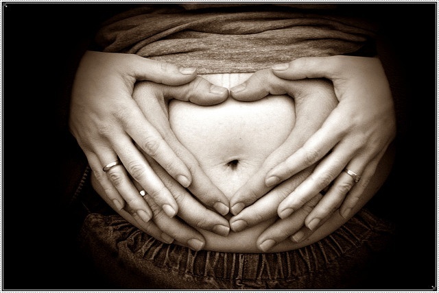 Capture the Moment: Must-Take Maternity Photos During Your Pregnancy ♡にて紹介している画像