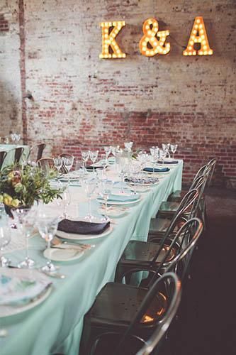 おしゃれすぎる演出に一目ぼれ…♡キラキラ可愛いマーキーライトの飾り方アイデア5選♩にて紹介している画像