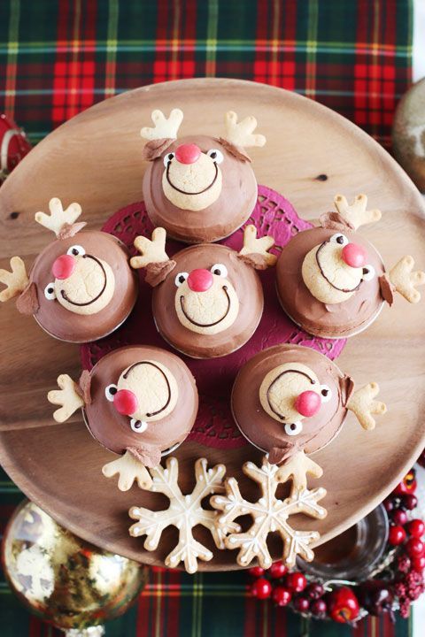 Santa's Little Helper! Let's Make Cute and Easy Reindeer Cupcakes ♡にて紹介している画像