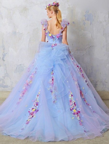 "Of Course, It's Yumi Katsura! The Flower-Filled Dresses from 'YUMI KATSURA' Are Absolutely Adorable!"にて紹介している画像