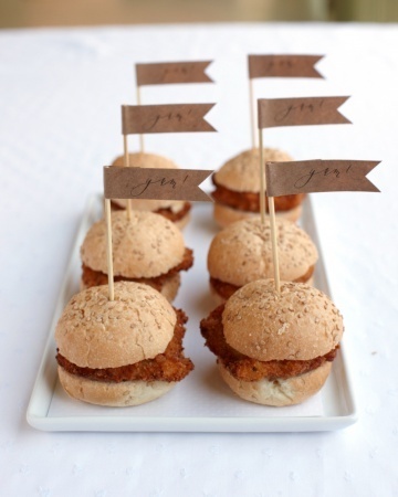 Everyone's Favorite ♡ A Collection of Burger Ideas that Will Make Guests Happy! ♡にて紹介している画像