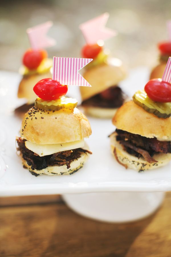 Everyone's Favorite ♡ A Collection of Burger Ideas that Will Make Guests Happy! ♡にて紹介している画像