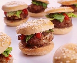 Everyone's Favorite ♡ A Collection of Burger Ideas that Will Make Guests Happy! ♡にて紹介している画像