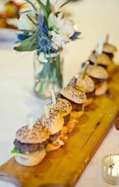 Everyone's Favorite ♡ A Collection of Burger Ideas that Will Make Guests Happy! ♡にて紹介している画像