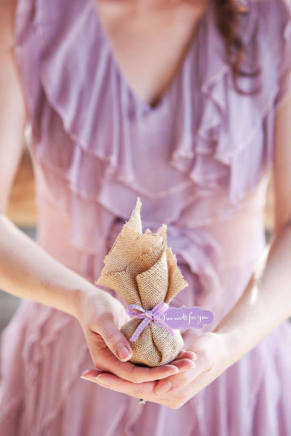 花嫁もブライズメイドも♡ラプンツェルみたいなラベンダーカラーが可愛いドレスをあつめましたにて紹介している画像