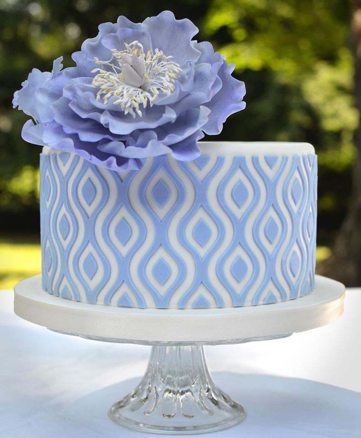 普通じゃつまらない！こわだりの模様がとっても素敵なウェディングケーキをあつめました♡にて紹介している画像