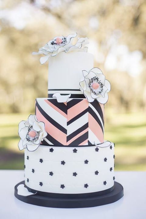 普通じゃつまらない！こわだりの模様がとっても素敵なウェディングケーキをあつめました♡にて紹介している画像