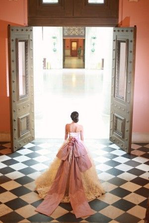 花嫁もブライズメイドも♡ラプンツェルみたいなラベンダーカラーが可愛いドレスをあつめましたにて紹介している画像