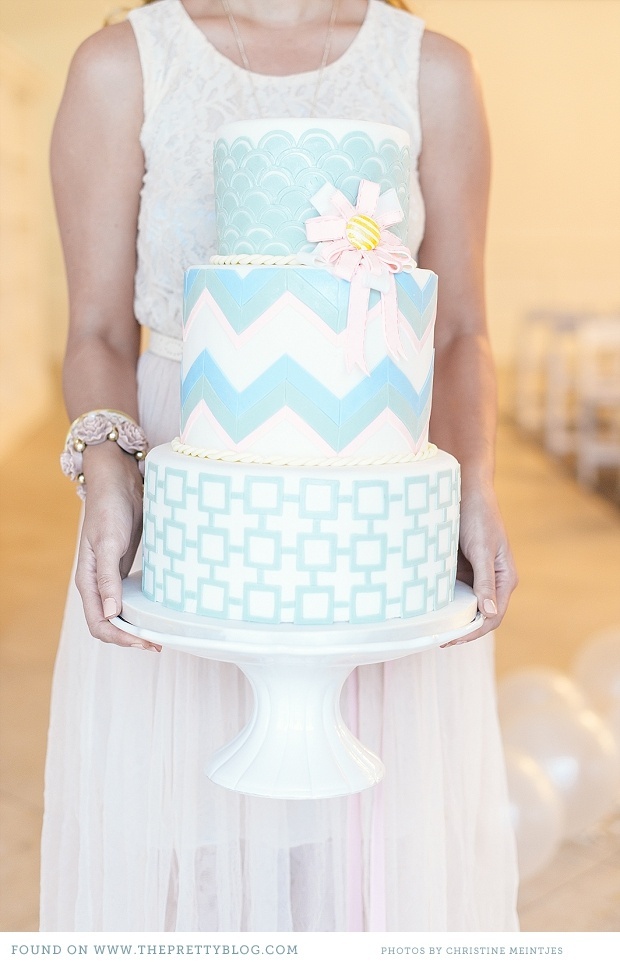 普通じゃつまらない！こわだりの模様がとっても素敵なウェディングケーキをあつめました♡にて紹介している画像