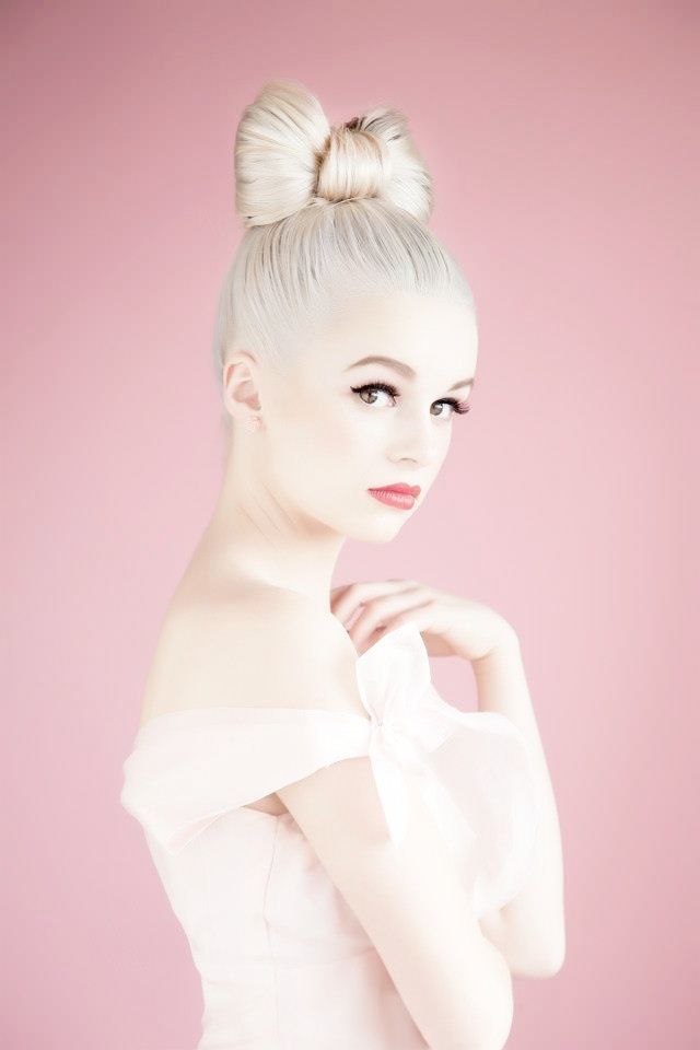 "Break Free from the Ordinary: Elevate Your Look with the Trendy Ribbon Hair for Extra Cutness!"にて紹介している画像