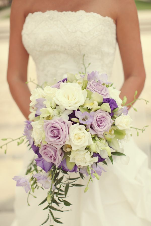 Sophisticated and Elegant: "Purple Rose" Bouquet Collection ♡にて紹介している画像
