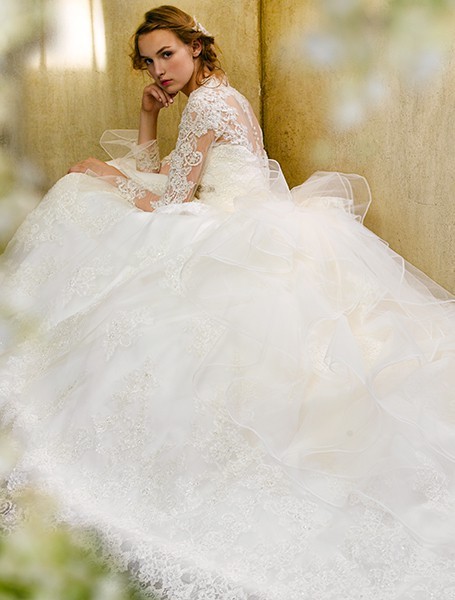 Just Like a Flower Field ♡ Adorably Beautiful 'YUMI KATSURA' 2016 Spring New Dress Catalog*にて紹介している画像