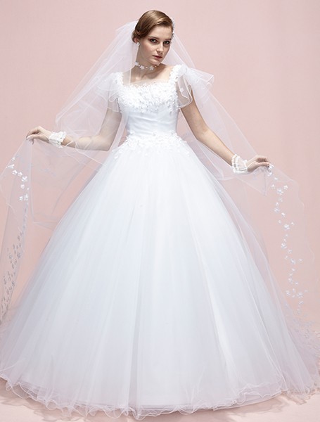 Just Like a Flower Field ♡ Adorably Beautiful 'YUMI KATSURA' 2016 Spring New Dress Catalog*にて紹介している画像