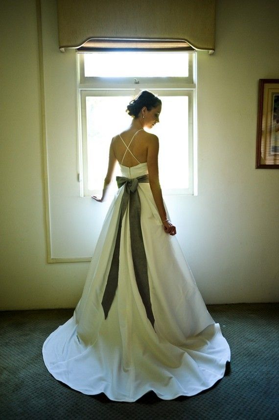 International Style: Add a Touch of Flair to Your Dress with Your Favorite Sash Belt!にて紹介している画像