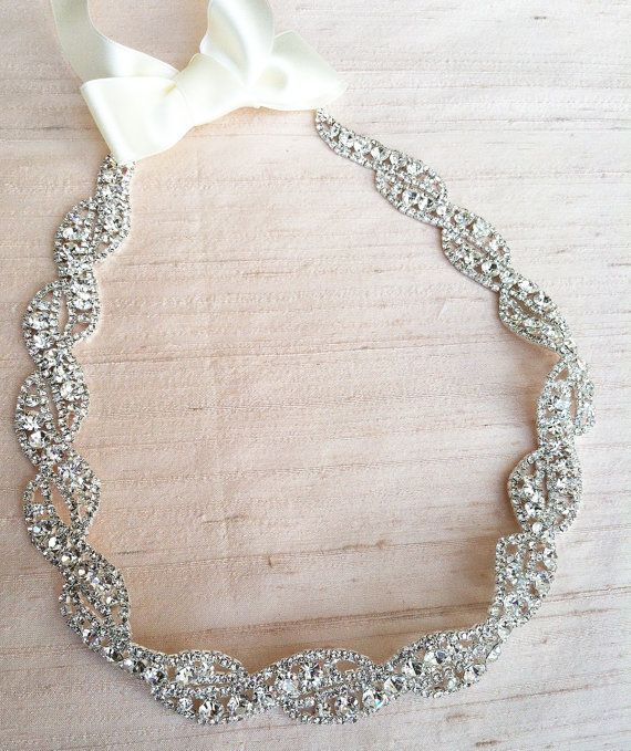 International Style: Add a Touch of Flair to Your Dress with Your Favorite Sash Belt!にて紹介している画像