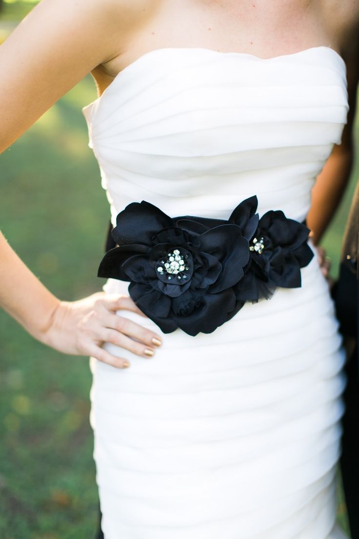 International Style: Add a Touch of Flair to Your Dress with Your Favorite Sash Belt!にて紹介している画像