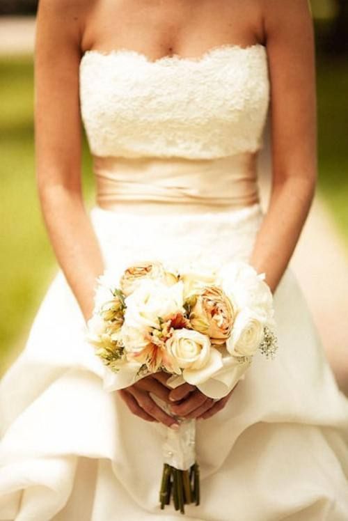 International Style: Add a Touch of Flair to Your Dress with Your Favorite Sash Belt!にて紹介している画像