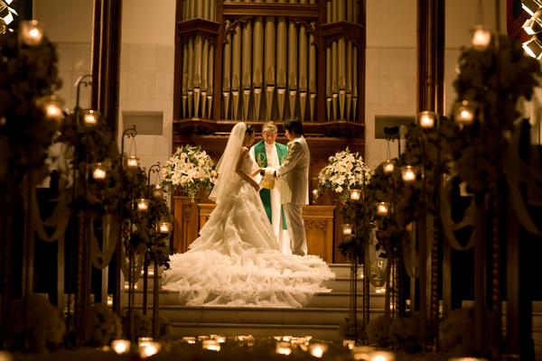 Wedding Dresses That Emphasize the Back: 15 Ultimate "Back-Design Dresses" to Adore♡にて紹介している画像