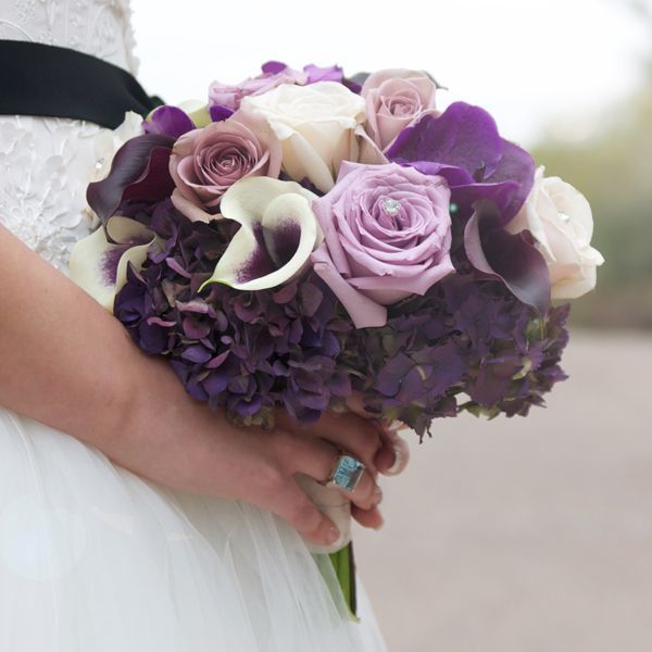 Sophisticated and Elegant: "Purple Rose" Bouquet Collection ♡にて紹介している画像