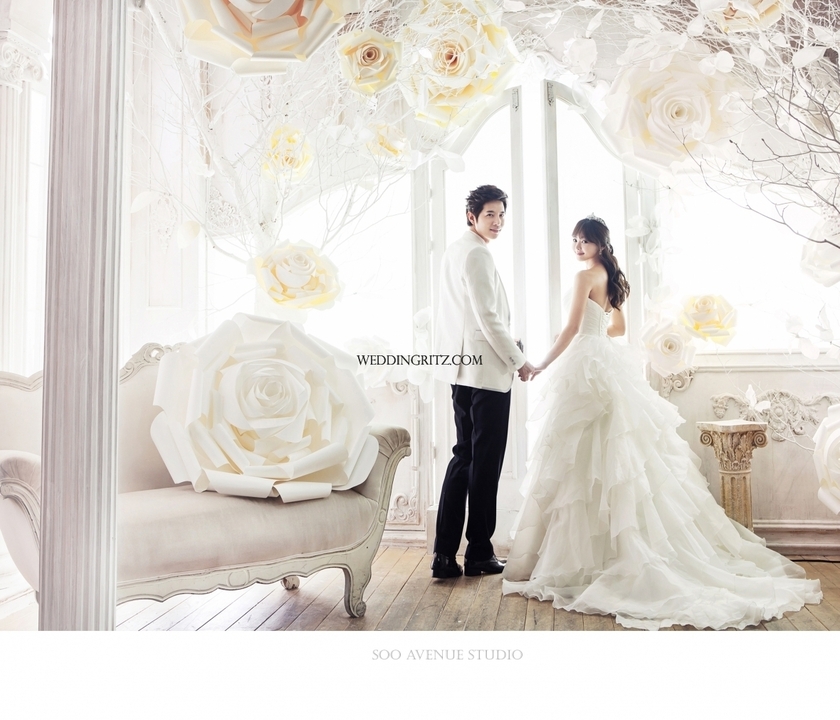 Wedding Dresses That Emphasize the Back: 15 Ultimate "Back-Design Dresses" to Adore♡にて紹介している画像