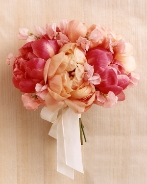 A Colorful Collection of Magnificent Peony Bouquets! ♡にて紹介している画像