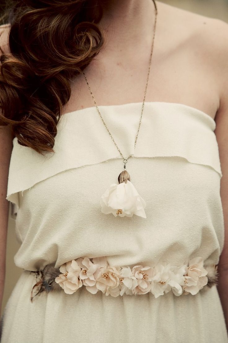 International Style: Add a Touch of Flair to Your Dress with Your Favorite Sash Belt!にて紹介している画像