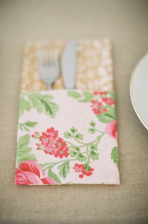 ビンテージ風の柄がロマンティック♡テーブルが華やぐナプキンcollectionにて紹介している画像