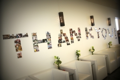 "Stylish Ways to Showcase Romantic Photos of the Newlyweds in the Welcome Space♡"にて紹介している画像