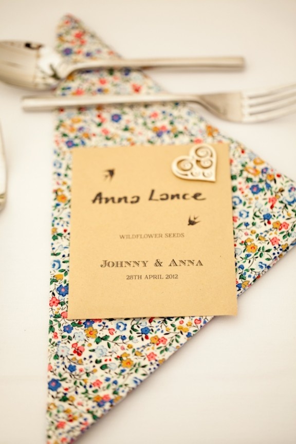 ビンテージ風の柄がロマンティック♡テーブルが華やぐナプキンcollectionにて紹介している画像