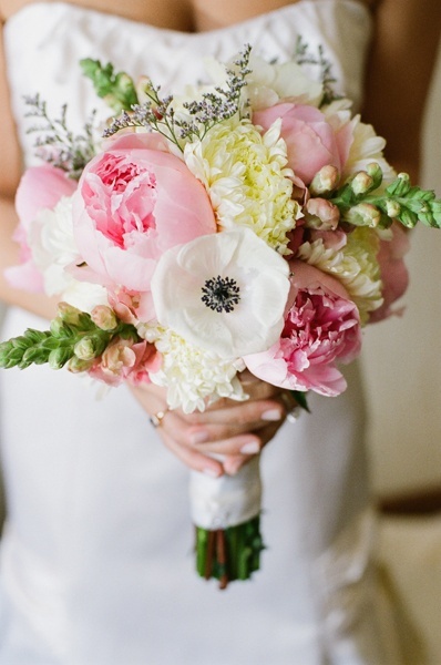 A Colorful Collection of Magnificent Peony Bouquets! ♡にて紹介している画像