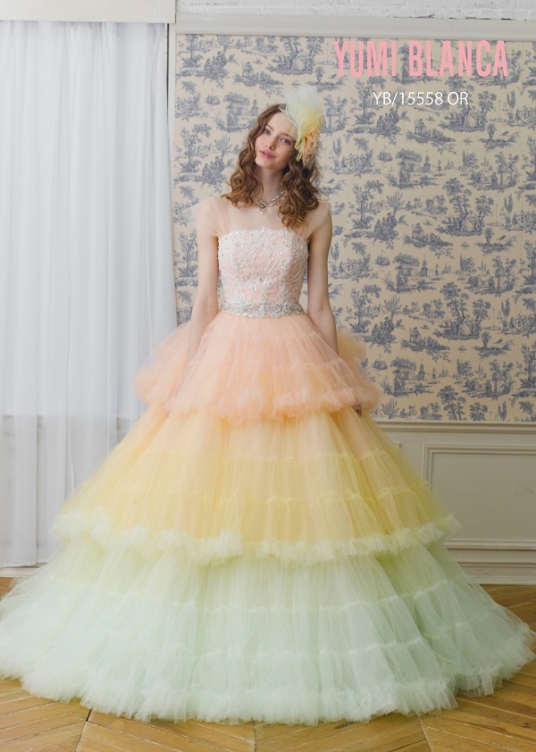 みんなをHAPPYにする♡レインボー・グラデーションドレスの人気カラードレス15選❀にて紹介している画像