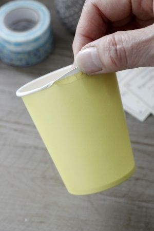 DIY Wedding Ideas from 100 Yen Shops: A Collection of Cute Gift Wrapping Ideas Using Paper Cups ♡にて紹介している画像