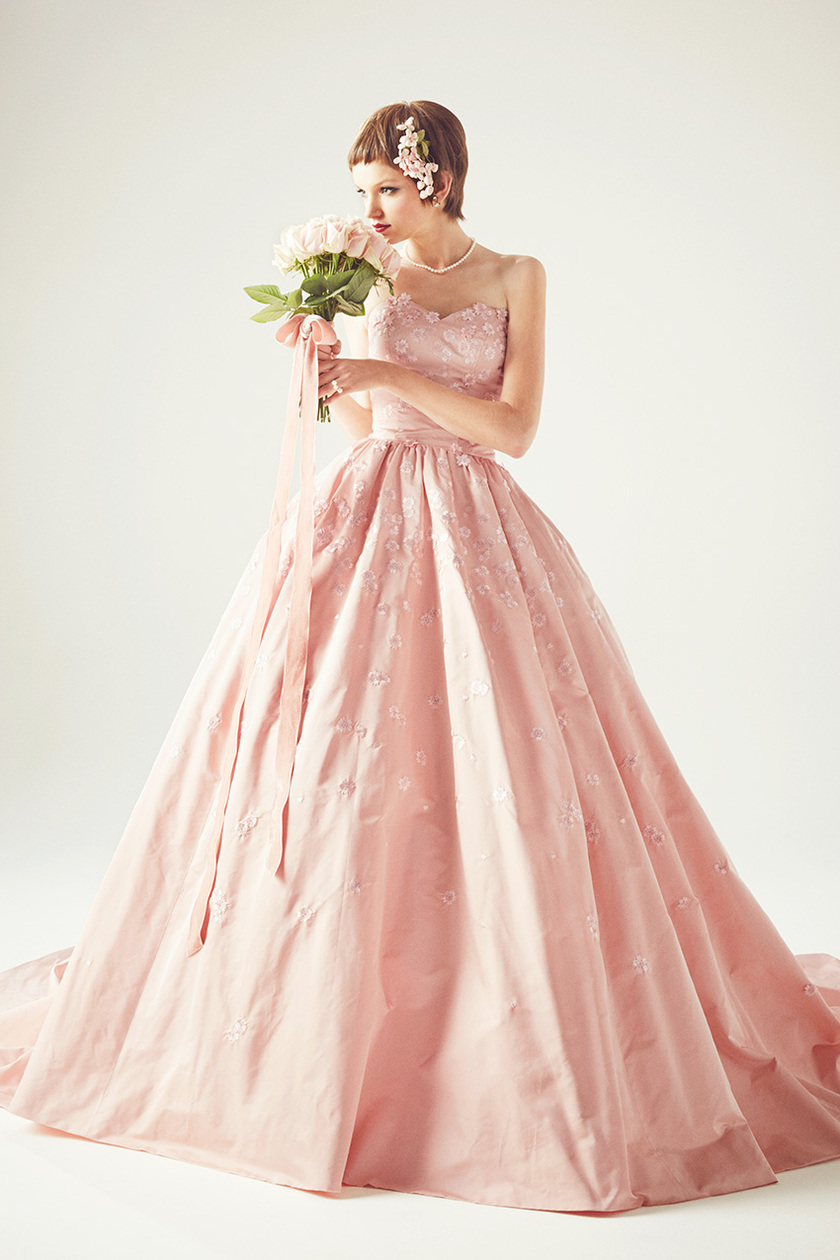 Unique Design Sense: The Gorgeous Wedding Dresses by "Keita Maruyama"!にて紹介している画像