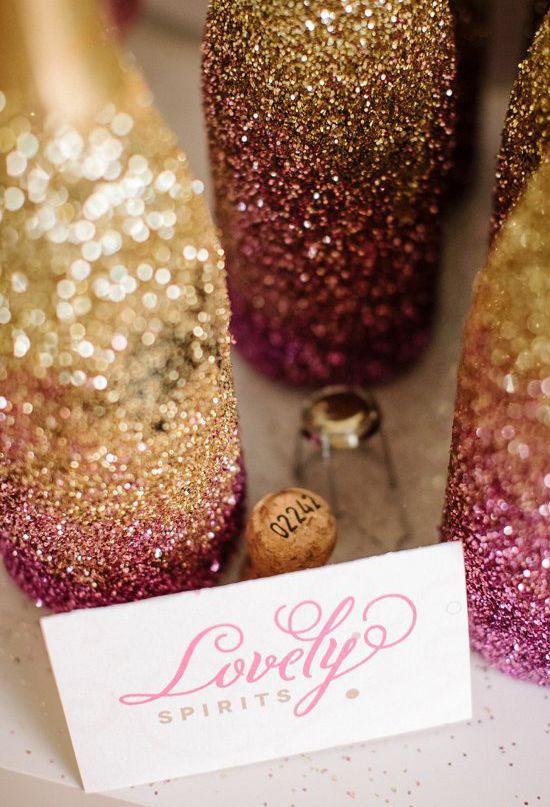 Sparkling Glitter Table Decor Ideas✨にて紹介している画像