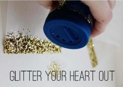 Sparkling Glitter Table Decor Ideas✨にて紹介している画像