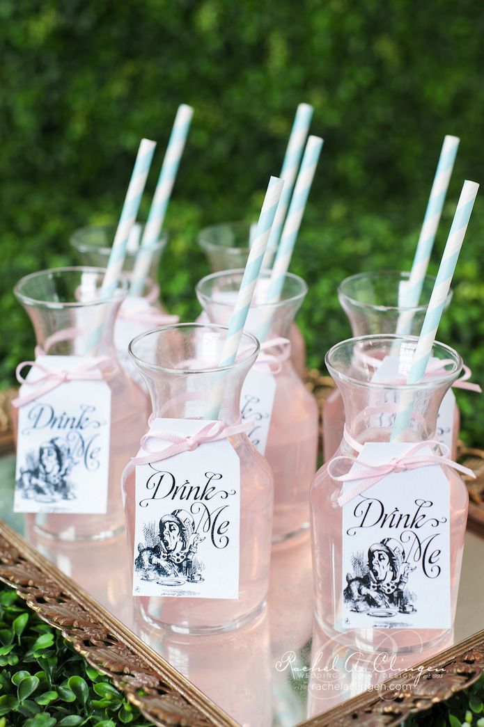 Invitation to Wonderland: A Collection of Trending Alice-Inspired Wedding Ideas ♡にて紹介している画像