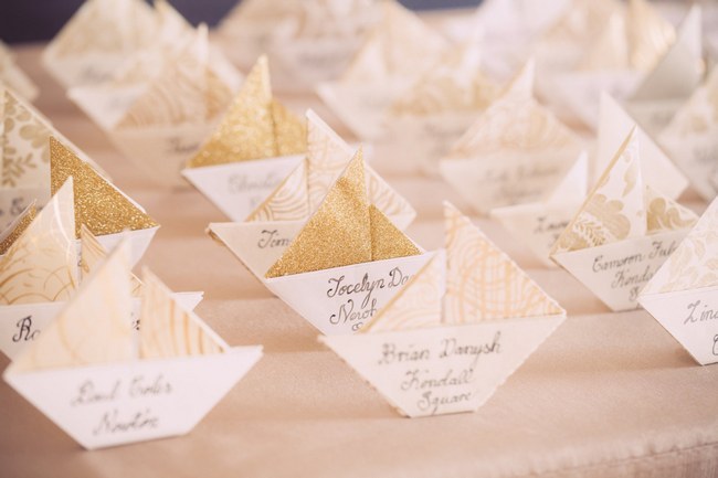 Sparkling Glitter Table Decor Ideas✨にて紹介している画像