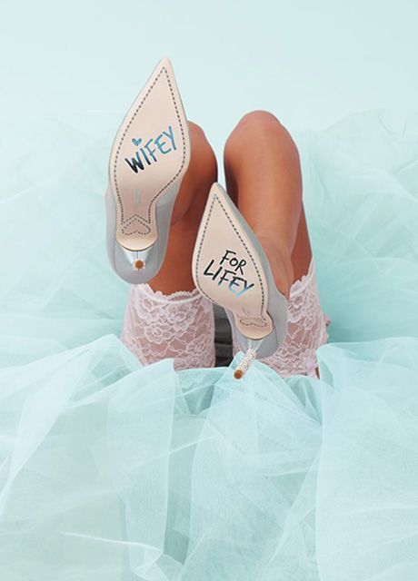 Angel Wings Shine at the Ankles: Adorable Shoes from the Trendy Brand 【Sofia Webster】にて紹介している画像