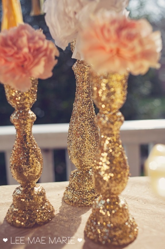 Sparkling Glitter Table Decor Ideas✨にて紹介している画像