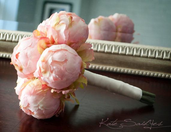A Colorful Collection of Magnificent Peony Bouquets! ♡にて紹介している画像