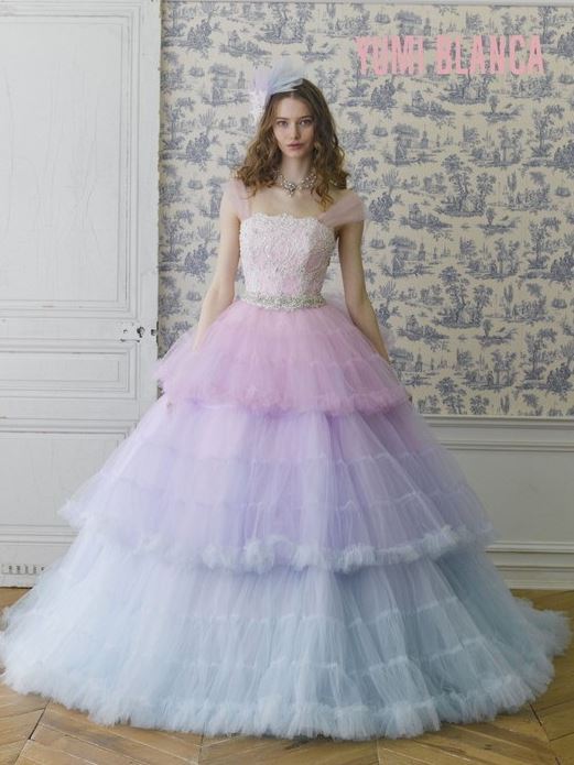 みんなをHAPPYにする♡レインボー・グラデーションドレスの人気カラードレス15選❀にて紹介している画像