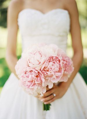 A Colorful Collection of Magnificent Peony Bouquets! ♡にて紹介している画像