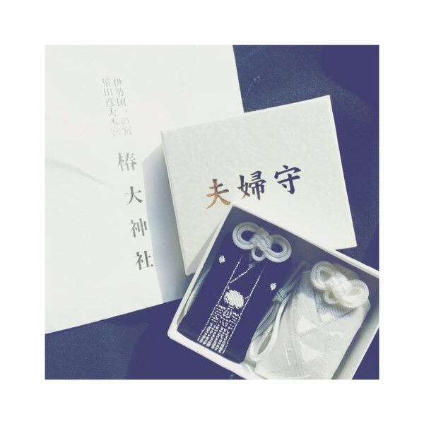 Popular Designs of Shiro-Muku and Montsuki Hakama: A Collection of Shrines Where You Can Purchase Adorable 'Couple Amulets'♡にて紹介している画像